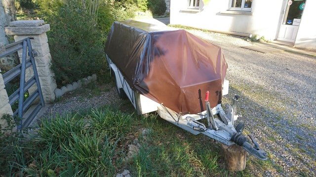 Bâche de protection pour remorque automobile (1)