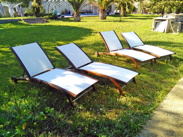 Restauration en toile Batyline de transats en bois et inox 