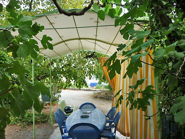 Pergola Toile autoportée sur-mesure précontraint Ferrari 502 avec rideaux (2)