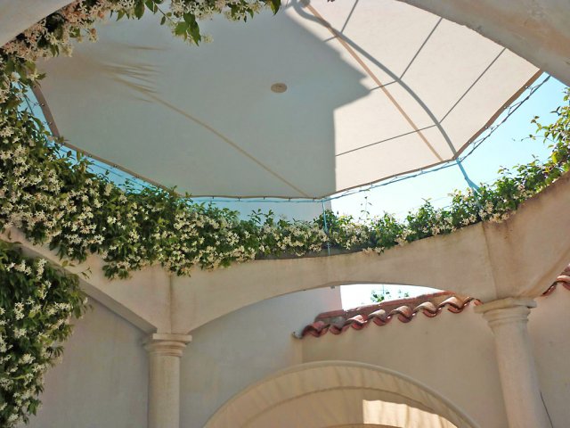 Pergola Toile octogonale sur-mesure acrylique Dickson Orchestra écru imperméable résistante UV