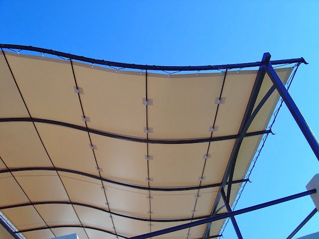 Pergola Toile sur-mesure PVC Ferrari 502 détails fixations (2)