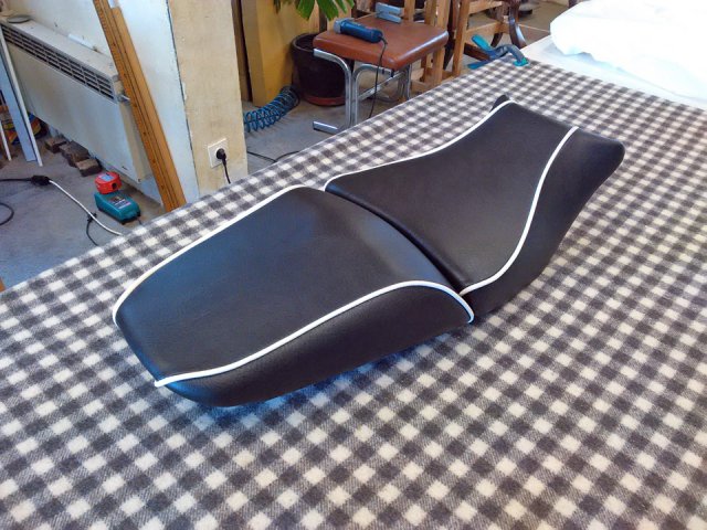 Réparation d'une selle de moto