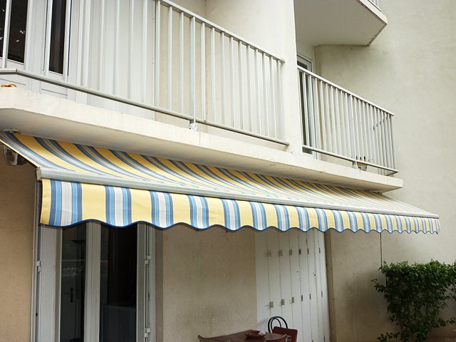 Store à banne (P1030886.JPG) New