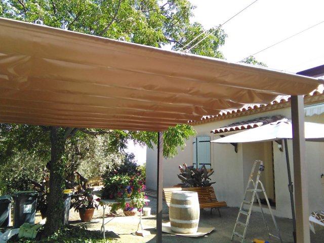 Store velum en PVC precontraint Ferrari 705 beige (1)