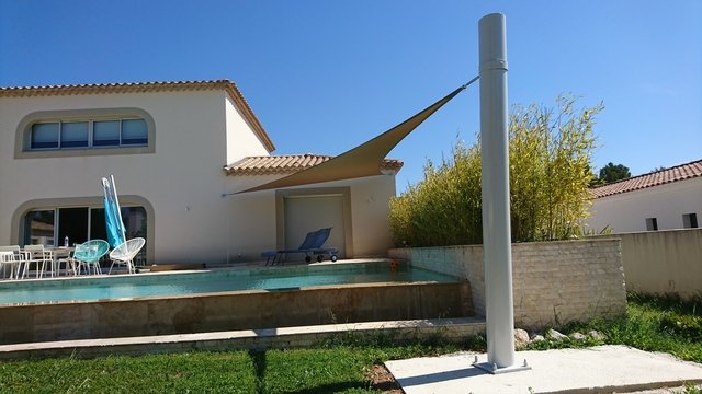 Poteau Voile d'ombrage triangulaire Serge Ferrari Soltis Perfom 92